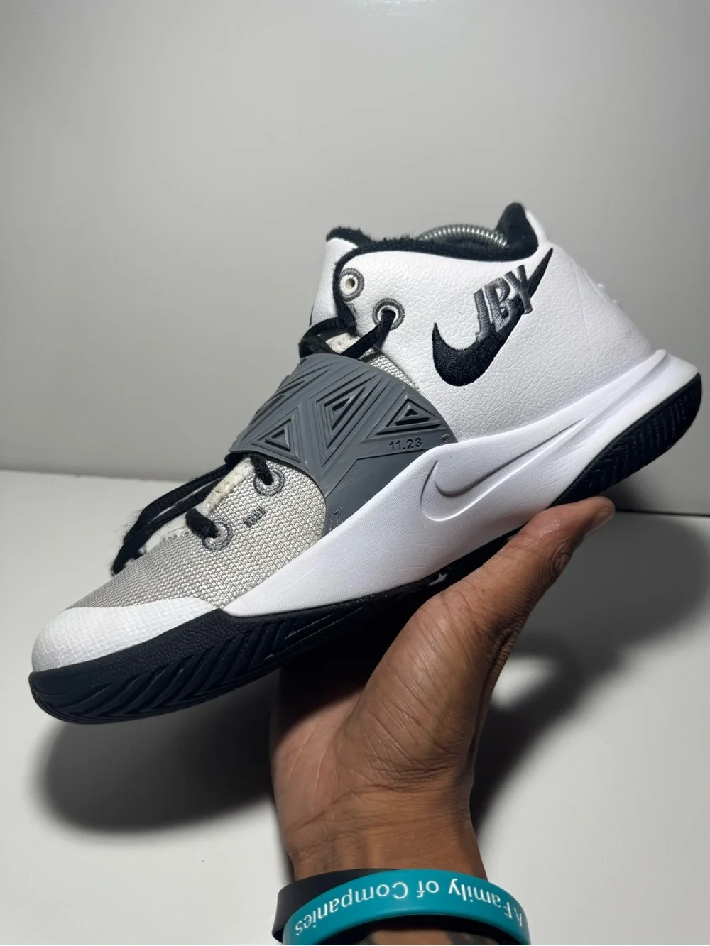 Nike Kyrie Flytrap 3 “White Cool Grey” Men’s Size 7.5